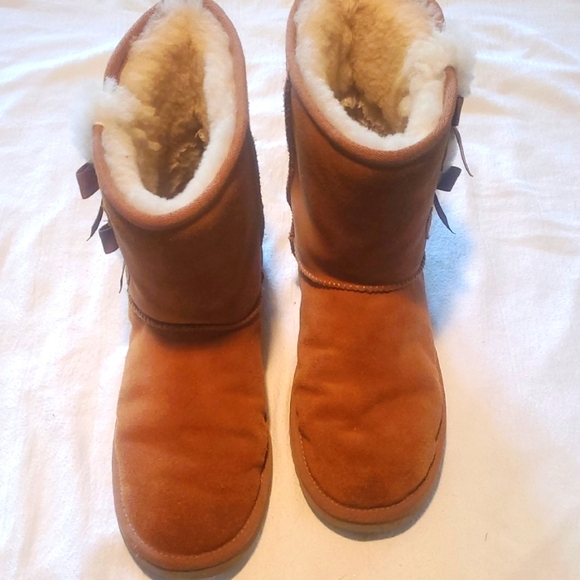 Koolaburra By UGG Cozy Tan with Bows Sz. 8 Boots - Picture 1 of 11